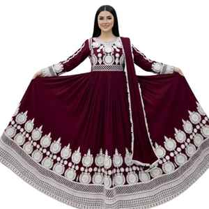 ชุดเดรสกำมะหยี่สีเขียวเข้มแบบอัฟกัน ดีไซน์หรูหรา ปักดิ้นสีขาว แขนยาว แบบดั้งเดิมของชาวปัชตุน สำหรับงานพิธีกรรมทางวัฒนธรรม - Product Image 1