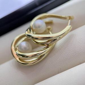 ต่างหูห่วงทองคำแท้ K ใหม่ รุ่น 925 พรีซิชั่น ประดับมุกทองธรรมชาติ 9-10 มม. ผลิตอย่างไร้ตำหนิ ใช้งานได้หลากหลายและมีสไตล์ - Product Image 4