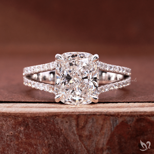 แหวนเพชรทรงยาว 3 กะรัต รูปทรงคุชชั่นคัท ฝังเพชรแบบสปลิตพาเว่ วงแหวนทองคำขาว 10K รับรองโดย IGI แหวนแต่งงาน - Product Image 1