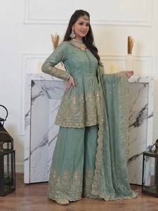 Ensemble Lehenga de mariage indien en soie verte élégante avec broderie dorée et dupatta pour femme, coupe ample traditionnelle, longueur au sol - Product Image 3