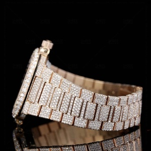 Montre de luxe pour homme sertie de diamants Moissanite, avec boîtier en acier inoxydable et verre en cristal, chiffres en verre, montre décontractée pour les occasions spéciales - Product Image 3