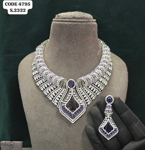 Magnifique ensemble collier et boucles d'oreilles de mariée AD, parure de collier statement en diamants américains de style royal, fournisseur de bijoux pour réceptions de mariage - Product Image 2
