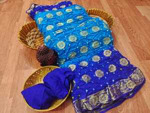 Sari de Seda Azul con Bordado Floral y Diseño Fruncido para Mujer, Ideal para Bodas, Fiestas y Uso Casual - Product Image 1