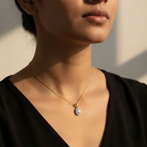 Collier solitaire ovale serti de diamants 0,50 CTW plaqué or 10 carats, luxe certifié IGI - Product Image 1