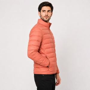 Vêtements d'extérieur matelassés prêts pour l'hiver, conçus pour un confort léger et une isolation fiable, pour une tenue élégante par temps froid. - Product Image 2