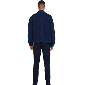 Veste en jean classique pour homme, couleur unie, col rabattu décontracté, coupe régulière, 100% coton, bleu délavé, manteau coupe-vent d'hiver - Product Image 4