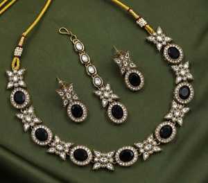Colección Elegante de Alta Calidad, Juego de Collar y Aretes de Perlas de Cristal Chapados en Oro, Diseño Geométrico, Joyería Personalizada de Último Diseño - Product Image 1