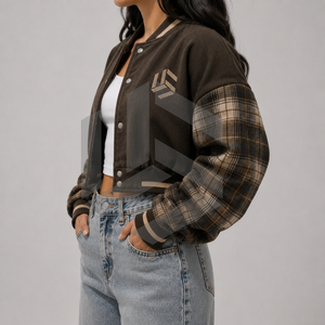 Veste de baseball courte en laine pour femme, personnalisée, avec détails en peau de mouton, design tricoté, logo brodé, qualité supérieure, écologique - Product Image 3