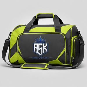 Sac de football d'équipe personnalisé avec un matériau résistant, un grand espace de rangement, des couleurs et logos personnalisés, et des options de transport confortables. - Product Image 1