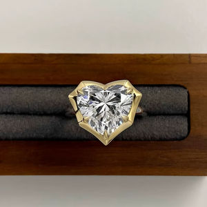 Anillo de compromiso único con diamante de corte corazón de 3.01 quilates VS1 cultivado en laboratorio con cinco puntas, para mujer, en oro sólido de 14 quilates, para un regalo romántico para enamorados. - Product Image 1