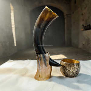 Corne à boire viking de qualité supérieure avec bordure en laiton et support en bois, tasse à bière médiévale artisanale à prix avantageux - Product Image 6