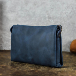 Bolso de mano de cuero de alta calidad con múltiples ranuras para tarjetas y cierre de cremallera premium para uso diario a un precio asequible. - Product Image 2