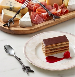 Ensemble de couverts en acier inoxydable de qualité supérieure avec manche noir, design élégant, parfait pour les restaurants, les desserts et les mariages. - Product Image 4