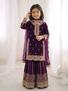 Ensemble Kurti Sharara brodé pour enfants avec dupatta – Tenue ethnique de créateur avec travail Zari pour les fêtes et les mariages, pour filles - Product Image 2