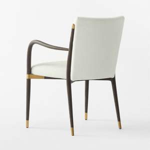 Chaise de salle à manger moderne de luxe en bois massif avec assise rembourrée et accents en laiton pour projets hôteliers, restaurants et hôpitaux - Product Image 4