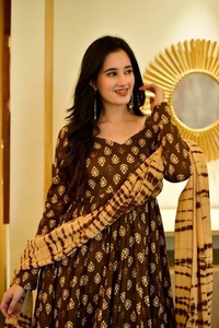 Kurta en viscose, soie et satin, imprimé numérique, avec détails en tissu, style PERT, en coton et soie, taille unique, entièrement cousu, pour soirée - Product Image 3