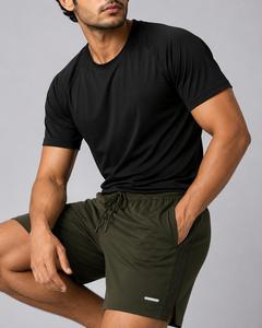 Shorts de sport pour homme en polyester vert olive, taille mi-haute, cordon de serrage, bande latérale, poches latérales, séchage rapide, coupe-vent, écologique - Product Image 3
