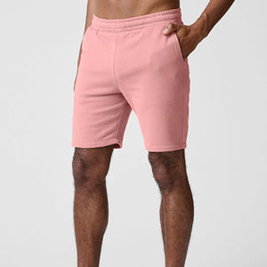 Shorts de marque privée avec design streetwear robuste pour collections de mode urbaine - Product Image 2