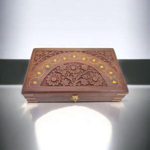 Boîte de collection en bois artisanale pour la présentation de médailles, badges, pièces de monnaie, jetons et souvenirs spéciaux - Product Image 1