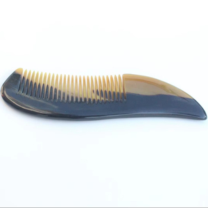 Peine de cuerno de búfalo natural hecho a mano para el crecimiento del cabello y anticaspa, hecho con cuerno para mujer, regalo para ella, regalo para el Día de la Madre - Product Image 1