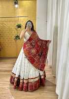 Set Lehenga Choli Putih Merah Bordir Cermin Tradisional India untuk Pesta Pernikahan Musim Dingin, Gaun Katun Panjang hingga Lantai untuk Wanita