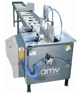 Machine de découpe de profilés en PVC et en aluminium entièrement automatique à tête unique pour usine de fabrication de portes et fenêtres - AMV - Product Image 1