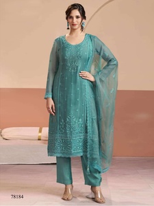 Salwar Kameez de qualité standard en chiffon épais avec broderie, prêt-à-porter, style pakistanais, disponible en gros - Product Image 4