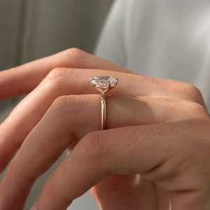 Bague en diamant de laboratoire Toi et Moi de 4 carats, taille Radiant et Poire, E VVS2, bague à deux pierres en or rose, certifiée IGI - Product Image 3