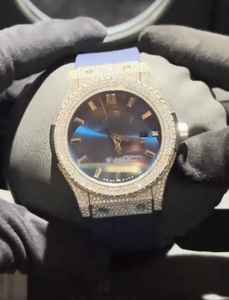 Montre pour homme en moissanite à taille ronde, entièrement sertie de diamants, avec bracelet bleu foncé - Product Image 2