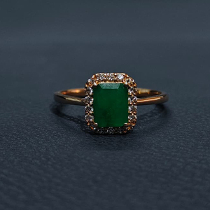 Anillo de Aniversario RIZTA JEWELS para Mujer, Clásico, de Oro Sólido de 14 Quilates, con Esmeralda Natural de Corte Esmeralda - Product Image 1