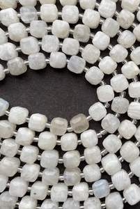 ลูกปัดมูนสโตนธรรมชาติรูปทรงลูกบาศก์ สวยงาม สีขาว คุณภาพสูง สำหรับทำเครื่องประดับ - Product Image 3