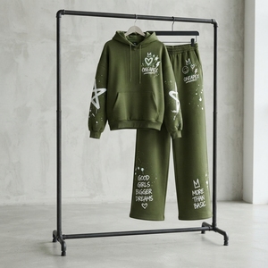 Conjunto Deportivo de Dos Piezas para Mujer, Sudadera con Capucha Verde Oliva con Estampado Gráfico de Corazones y Estrellas, Pantalones Jogger de Pierna Ancha, Ropa Casual de Calle - Product Image 6