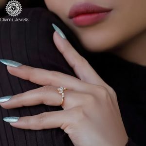 Anillo de Compromiso Charm_Jewells de Plata Chapada en Oro de 18K con Moissanita Corte Cojín, Engaste de Garras, Certificado IGI, 3 GM, Clásico para Mujer - Product Image 5