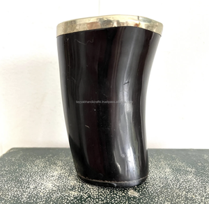 Verre à boire en corne de bœuf noir avec motif gravé blanc d'Inde - Product Image 4