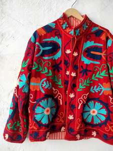 Chaqueta de terciopelo con bordado Suzani, hecha a mano, estilo indio, abrigo floral con interior a rayas, estilo bohemio, regalo. - Product Image 4