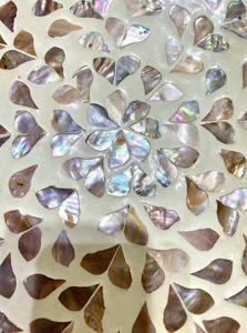 Plateau décoratif en rotin naturel pour la mise en scène de table, l'organisation de la coiffeuse et la décoration intérieure - Product Image 4