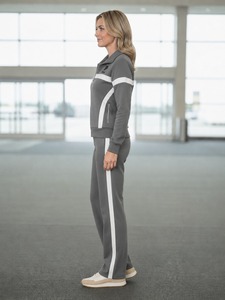 Chándal de mujer de alta calidad con tela transpirable, costuras duraderas y diseño cómodo para un estilo de vida activo. - Product Image 5