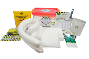 Le kit anti-déversement d'hydrocarbures SABER 30L avec boîte transparente est une solution compacte et prête à l'emploi pour les interventions d'urgence en cas de déversements rapides d'hydrocarbures et de carburant. - Product Image 4