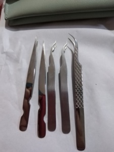 Pinces à cils en acier inoxydable de haute qualité à pointe dentelée, logo personnalisé, outils de beauté en gros pour extensions de cils, antistatiques - Product Image 5
