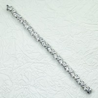 Bracelet chaîne de luxe plaqué or blanc 14 carats de haute qualité avec diamant moissanite taille coussin pour collection de bijoux de fiançailles nuptiales
