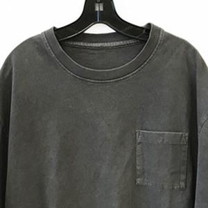 เสื้อยืดโอเวอร์ไซส์ผ้าเรียบคุณภาพสูงสำหรับผู้ชาย สไตล์วินเทจ ล้างสีแบบแอซิดวอช พร้อมสกรีนลาย - Product Image 3