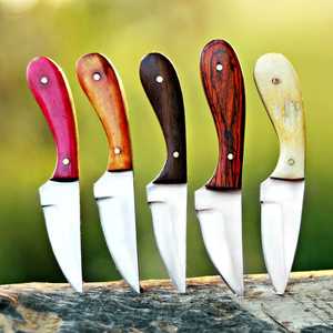 Lot de 5 couteaux de chasse et de survie professionnels à lame fixe en acier carbone forgé à la main, style Damas, pour le cou (EDC), personnalisables OEM/ODM, colorés - Product Image 3