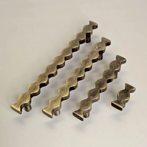 Poignée de meuble en laiton antique - Bouton de tiroir rustique pour commode de cuisine - Product Image 1