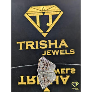Bague carrée audacieuse avec diamants de laboratoire VVS, entièrement sertie, bijou de luxe hip-hop par Trisha Jewels - Product Image 2