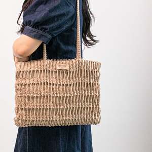 กระเป๋าตาข่ายสี่เหลี่ยม lire แบบทำมือ - Product Image 6