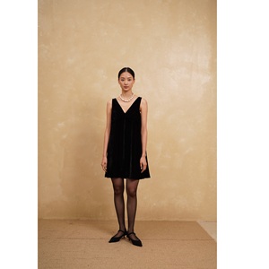 Robes droites amples d'été décontractées à taille lâche, minimalistes, respirantes, boutonnées, teintes en fil, à fente latérale, simples, à rayures complètes - Product Image 1