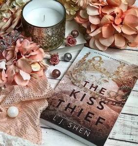 El Ladrón de Besos de L J Shen, Libro de Ficción Romántica en Inglés, Éxito de Ventas, 322 Páginas - Product Image 1