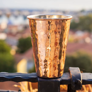 Botellas de agua de cobre vintage de diseño clásico, ecológicas, con grabado de logotipo personalizado, artesanía ayurvédica, venta al por mayor para bares y restaurantes. - Product Image 1