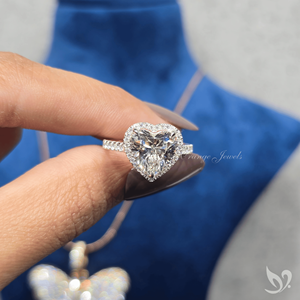 Bague de fiançailles en or blanc avec diamant cœur halo de 3 carats, pierre centrale cultivée en laboratoire et bande pavée - Product Image 4