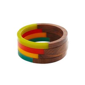 Bracelets de luxe en résine et en bois, bijoux d'inspiration artistique traditionnelle - Product Image 2